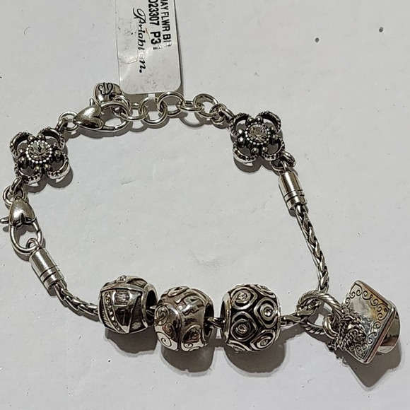 Brighton‎ Mayflower A graduation charm bracelet new!!! - Picture 4 of 5